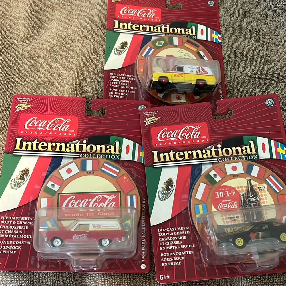 Coca Cola brand/marque International Collection 3 France Japan and Italy mint